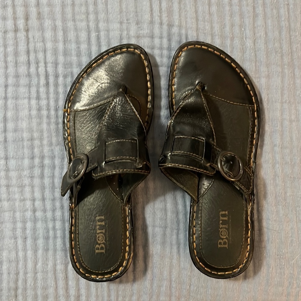 Women’s size 6 black leather sandal